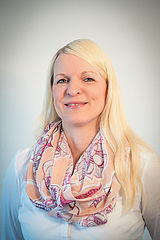 Eva Lenze, Buchhaltung